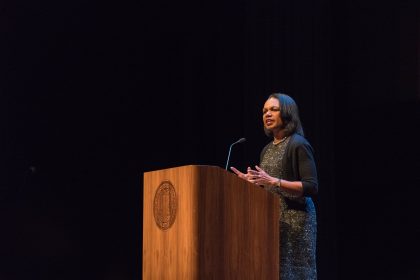 كوندوليزا رايس تدعو ترامب إلى إنهاء الملف الإيراني نهائياً