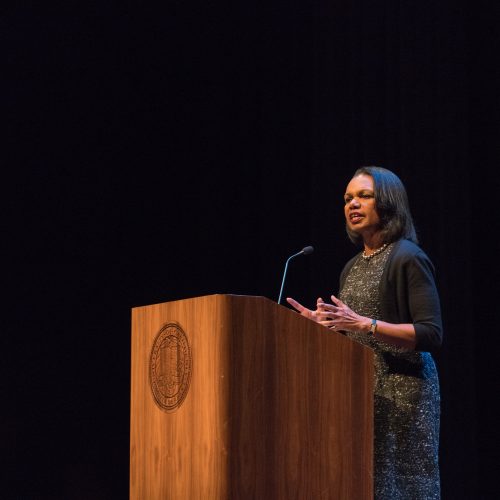 كوندوليزا رايس تدعو ترامب إلى إنهاء الملف الإيراني نهائياً