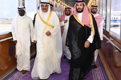 وليا العهد السعودي والكويتي: "الاعتداءات الإيرانية الآثمة" لها تداعيات خطيرة على الأمن