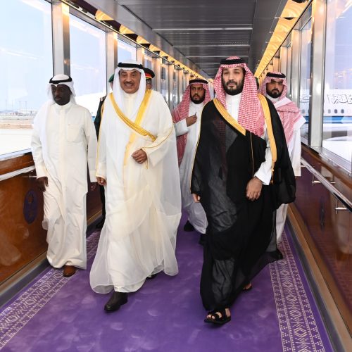 وليا العهد السعودي والكويتي: "الاعتداءات الإيرانية الآثمة" لها تداعيات خطيرة على الأمن