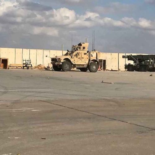 مصدر للرشيد: استهداف قاعدة التاجي شمالي بغداد بعدد من الصواريخ