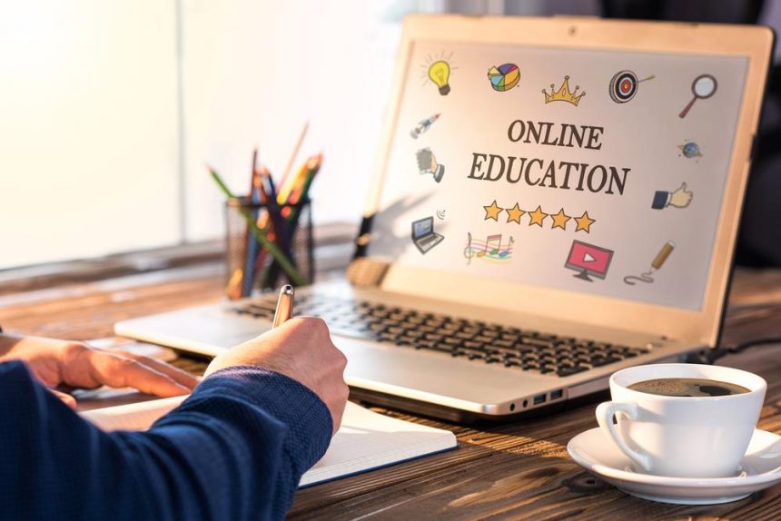 إيران تعلن بدء التعليم عن بُعد في المدارس غداً