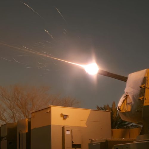 استهداف السفارة الامريكية وسط بغداد بعدد من الصواريخ