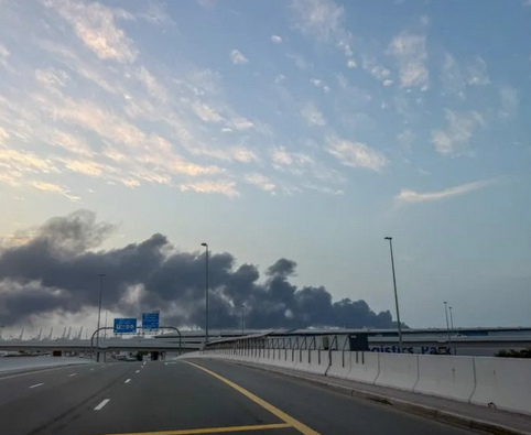 البحرين: إصابة 3 أشخاص وأضرار مادية بمبنى إحدى الجامعات إثر سقوط شظايا صاروخ