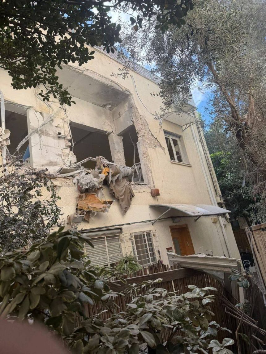 وسائل إعلام إسرائيلية: إصابات خطيرة جراء سقوط صاروخ انشطاري في تل أبيب