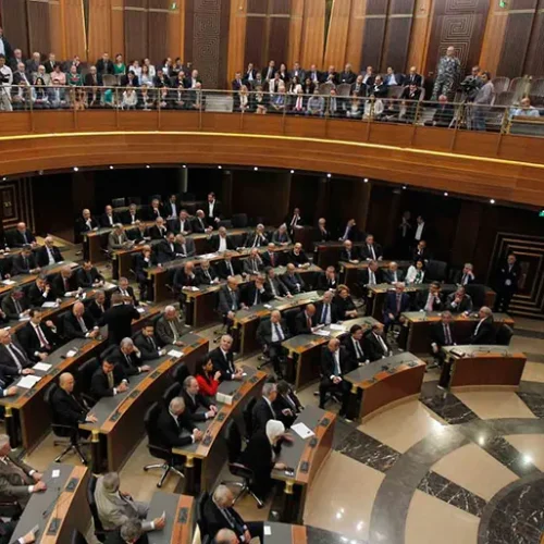 البرلمان اللبناني يقرر تمديد ولايته لمدة سنتين بسبب الظروف التي تمر بها البلاد