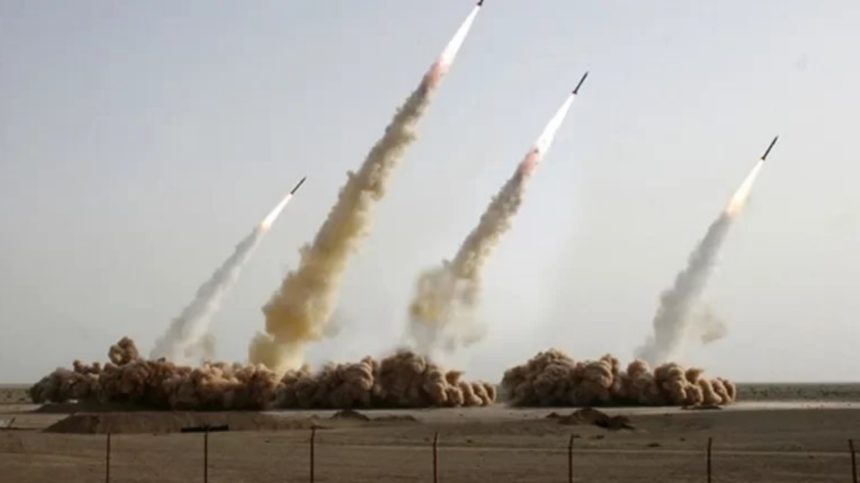 الحرس الثوري الإيراني يعلن استهداف 5 قواعد استراتيجية أمريكية في المنطقة