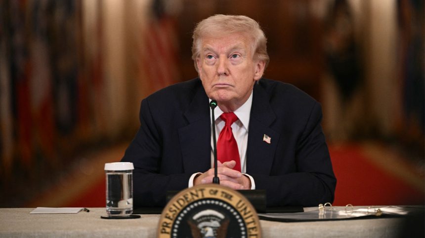 "وول ستريت جورنال": مستشارو ترامب ينصحونه بإيجاد مخرج من الحرب ضد إيران