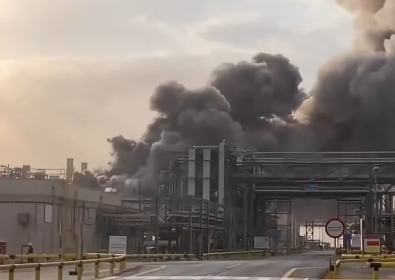 بلومبرغ: إغلاق مصفاة في الرويس بالإمارات كإجراء احترازي بعد هجوم بطائرات مسيرة