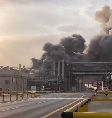 بلومبرغ: إغلاق مصفاة في الرويس بالإمارات كإجراء احترازي بعد هجوم بطائرات مسيرة