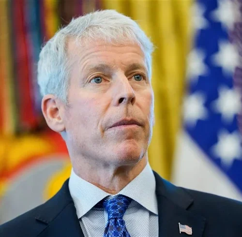 وزير الطاقة الأمريكي: لا يمكن تنفيذ المرافقة بالسفن الحربية حالياً