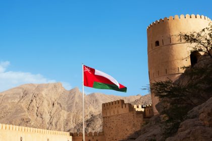 عُمان تعلن مقتل وافدين اثنين إثر سقوط مسيرتين في ولاية صحار