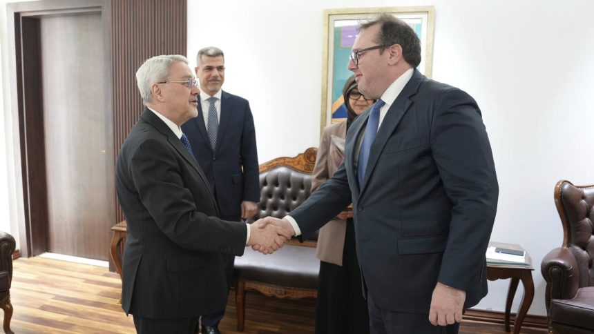 القائم بأعمال السفارة الأمريكية: حرب الولايات المتحدة هي مع إيران فقط