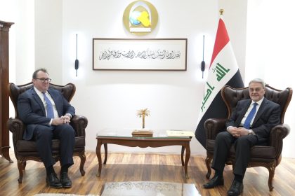 القائم بأعمال السفارة الأمريكية: حرب الولايات المتحدة هي مع إيران فقط