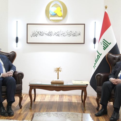 القائم بأعمال السفارة الأمريكية: حرب الولايات المتحدة هي مع إيران فقط