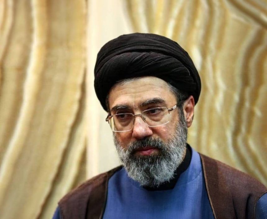 نائب إيراني: مجتبى خامنئي نجا من محاولتي اغتيال