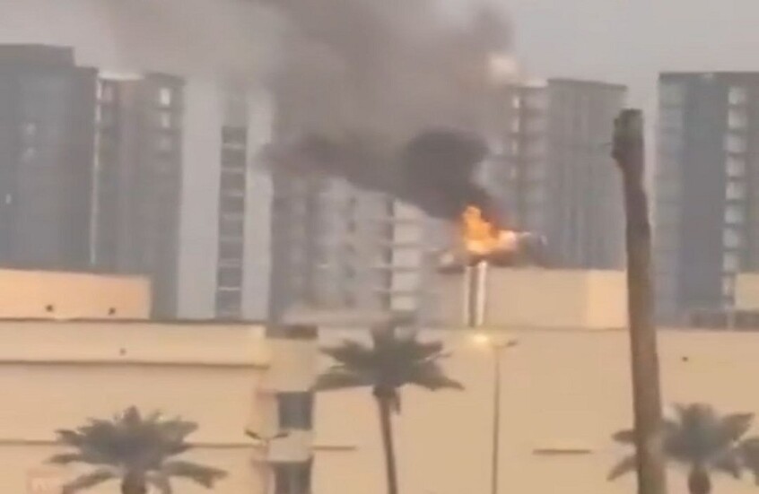 تصاعد أعمدة الدخان من السفارة الأميركية في بغداد بعد استهدافها بمسيّرة