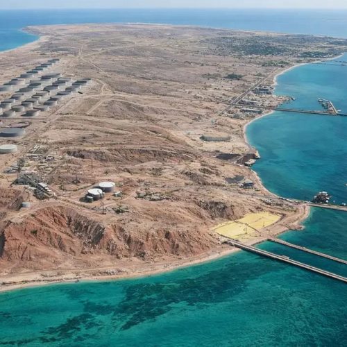 إعلام إيراني: الضربة الأمريكية على جزيرة "خرج" لم تلحق أضرارا بالبنية التحتية النفطية