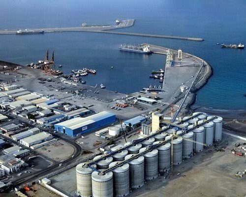 بلومبرغ: استئناف العمل بميناء الفجيرة الإماراتي بعد تعرضه لهجوم بمسيرات أمس