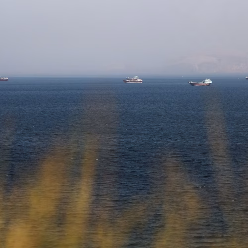 الخارجية الفرنسية: لن نرسل سفنا حربية إلى مضيق هرمز