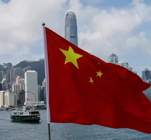 بكين تدعو لوقف التصعيد في مضيق هرمز وتؤكد تواصلها مع جميع الأطراف