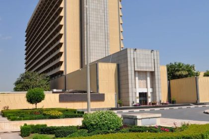 ادارة "الرشيد" تنفي وجود أي قوات أمريكية متمركزة داخل الفندق