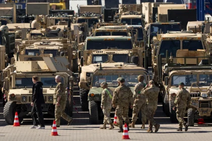 رويترز: إدارة ترامب تدرس نشر آلاف الجنود الأمريكيين في الشرق الأوسط