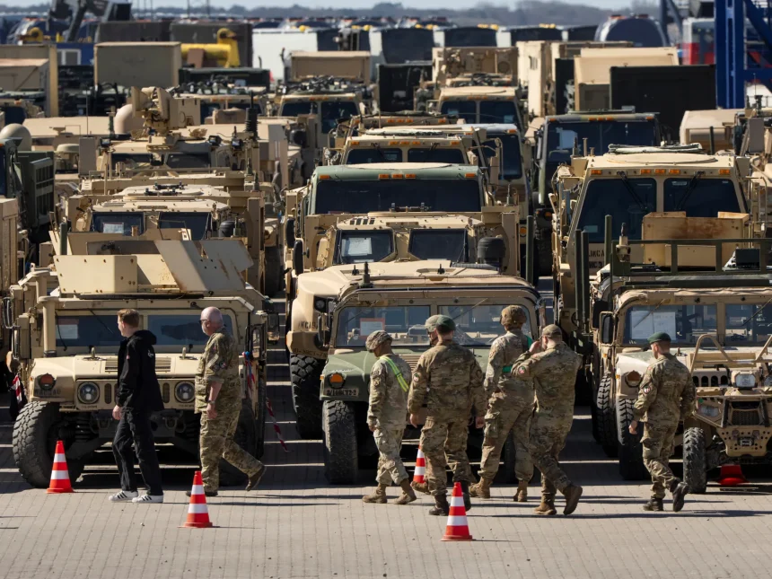 رويترز: إدارة ترامب تدرس نشر آلاف الجنود الأمريكيين في الشرق الأوسط
