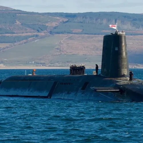 بريطانيا تضبط إيرانيين حاولا دخول "موقع غواصات نووية"