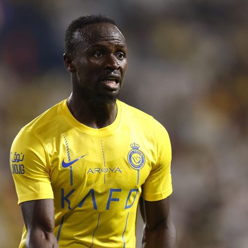 "الكاف" يطالب ساديو ماني بإعادة جائزة أفضل لاعب في كأس إفريقيا لتسليمها لإبراهيم دياز