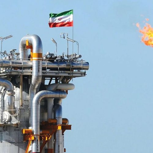 إعلام إيراني: فائض عائدات النفط يتجاوز الحاجة وسيضخ في الاحتياطي الأجنبي للبلاد