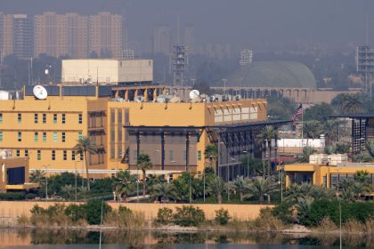وول ستريت جورنال: واشنطن أجلت مزيدا من موظفي سفارتها ببغداد