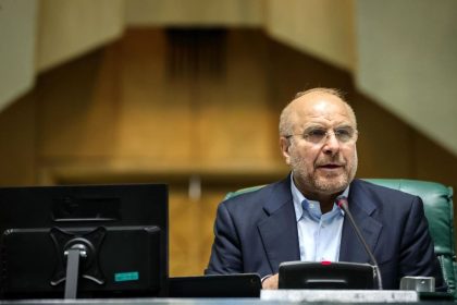 قاليباف: النفط الإيراني العالق في البحر نفد بالكامل