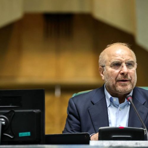 قاليباف: النفط الإيراني العالق في البحر نفد بالكامل