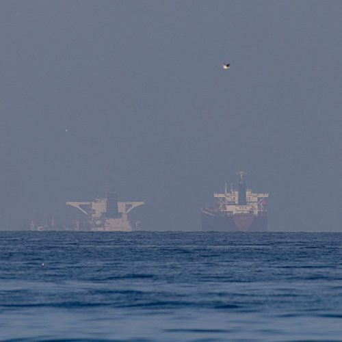 الخارجية الإيرانية: الملاحة في مضيق هرمز لم يتم وقفها بالكامل