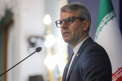 الخارجية الإيرانية: وردتنا رسائل من دول صديقة بشأن طلب أمريكي لإجراء مفاوضات