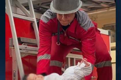 بالصور.. الدفاع المدني في كربلاء يُخلي عوائل بعد انهيار جزئي لشقق سكنية بفعل الأمطار