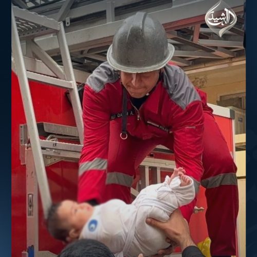 بالصور.. الدفاع المدني في كربلاء يُخلي عوائل بعد انهيار جزئي لشقق سكنية بفعل الأمطار