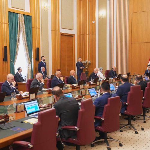 مجلس الوزراء يدين الاعتداءات على مواقع الحشد الشعبي وقوات البيشمركة