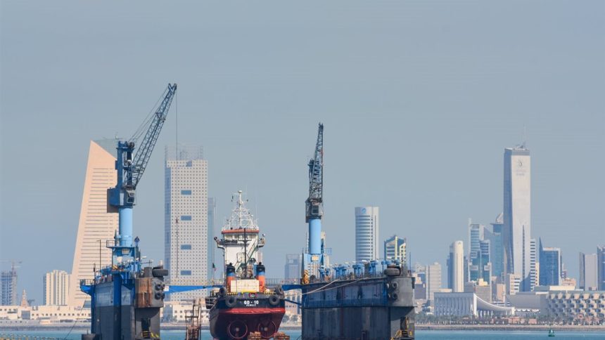 الكويت: تعرّض ميناء الشويخ لهجوم بمسيرات معادية