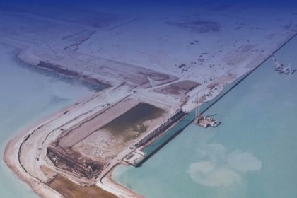 ‏الكويت: تعرض البنية التحتية لميناء مبارك الكبير لهجوم مسيّرات وصواريخ ما أدى لأضرار مادية