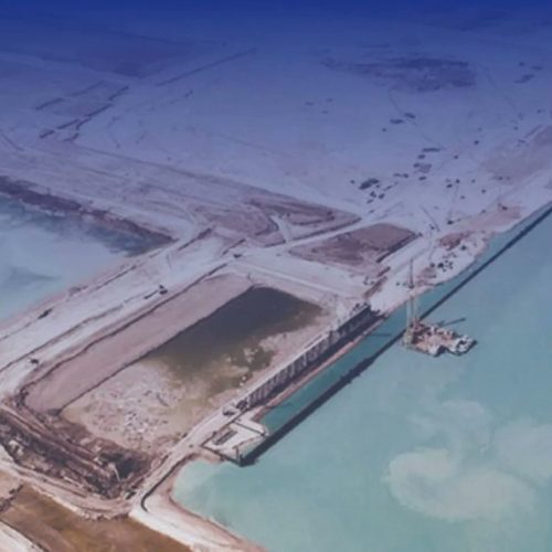 ‏الكويت: تعرض البنية التحتية لميناء مبارك الكبير لهجوم مسيّرات وصواريخ ما أدى لأضرار مادية