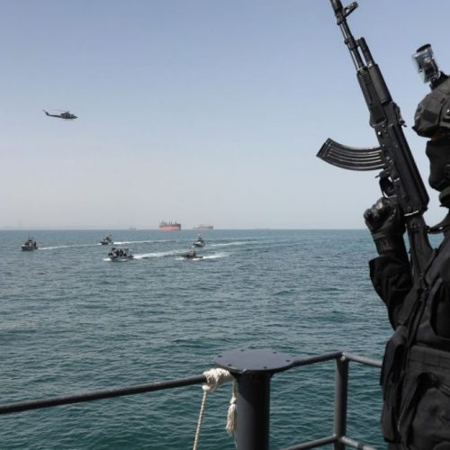 الحرس الثوري الإيراني: مضيق هرمز مغلق وأي محاولة للعبور منه ستواجه برد صارم