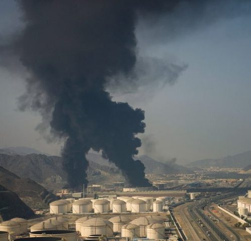 توقف الإنتاج في كبرى شركات الفولاذ الإيرانية بعد تعرضها لهجمات جوية