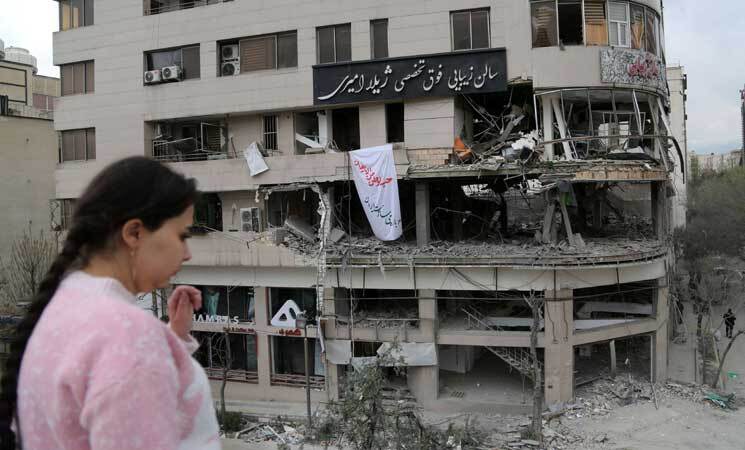 اصابة 10 اشخاص باستهداف مبنى يضم مكتب التلفزيون العربي في طهران