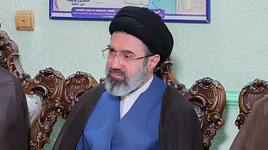 مجتبى الخامنئي يشكر المرجعية الدينية والشعب العراقي على موقفهما إزاء الحرب على إيران