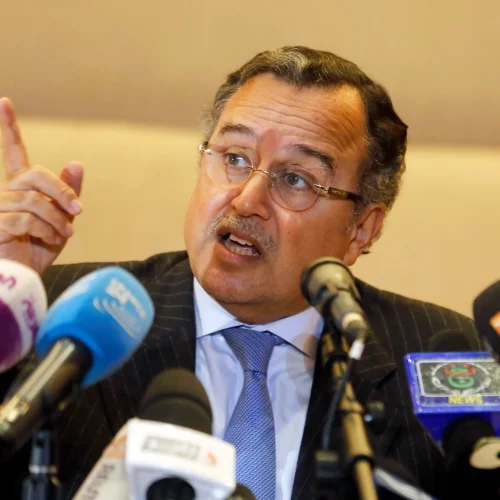 وزراء الخارجية العرب يوافقون بالإجماع على ترشيح المصري نبيل فهمي لمنصب الأمين العام للجامعة العربية