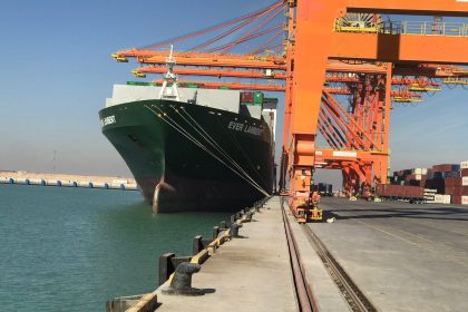 النقل: العراق مستمر في استقبال البواخر رغم التوترات الإقليمية والدولية بالمنطقة