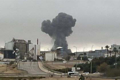 يحتوي على مواد خطيرة.. استهداف مصنع للكيماويات قرب بئر السبع بصاروخ إيراني