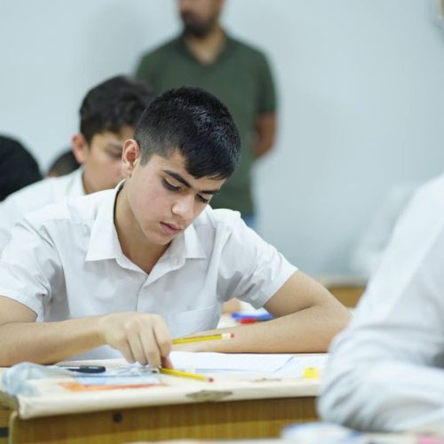 التربية النيابية تقترح دخولاً شاملاً للصفوف المنتهية وتقليص المناهج للمراحل الأخرى